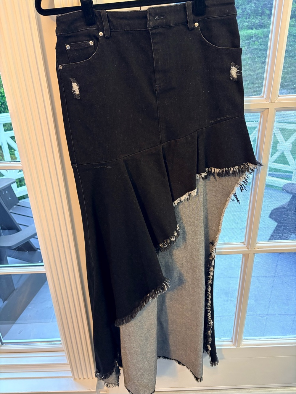 h:ours Black Two-Tone Asymmetrical Frayed Hem Maxi Skirt